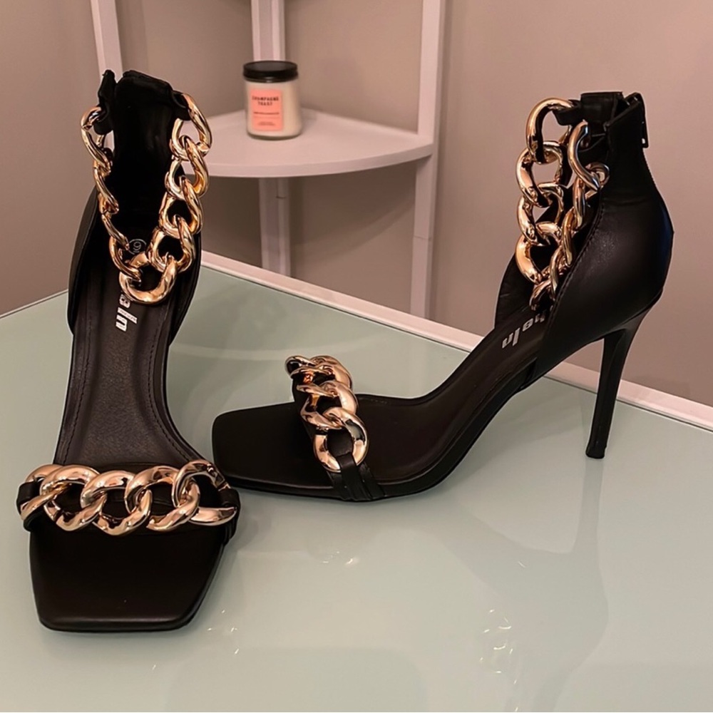 SHEIN Black Faux Leather High Stiletto Heel with Gold Chain